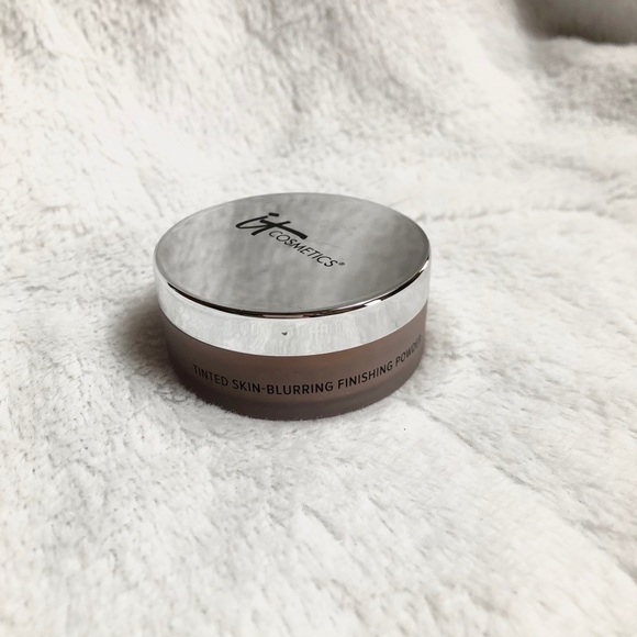 it Cosmetics BYE BYE PORES Tinted Finishing Powder - Picture 3 of 4